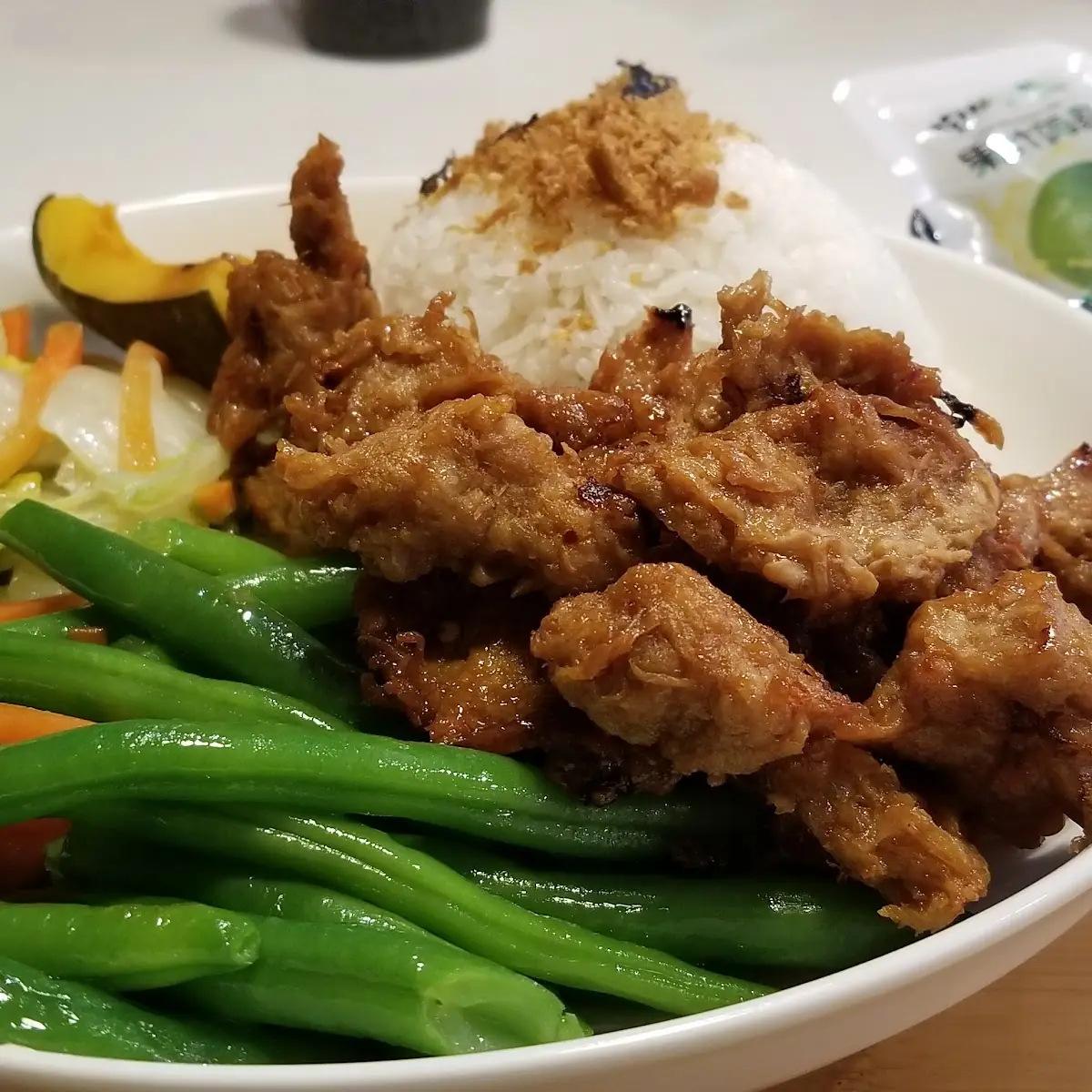 crispy chicken with rice 香酥肉饭
